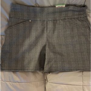 Pull on plaid shorts. Size 8. NWT